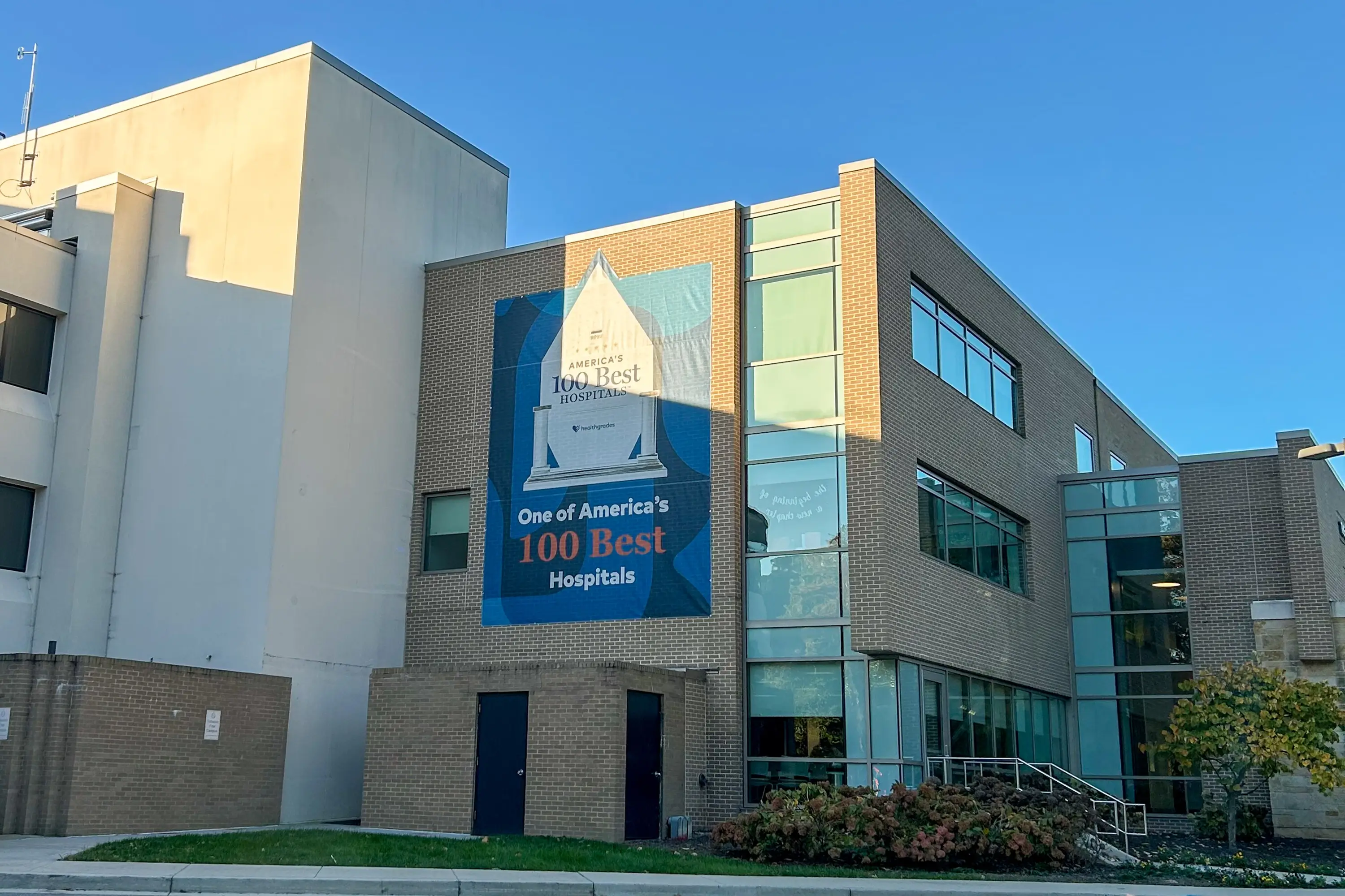 America's 100 Best Hospitals sign on the front of the Forest Doctor's Hospital