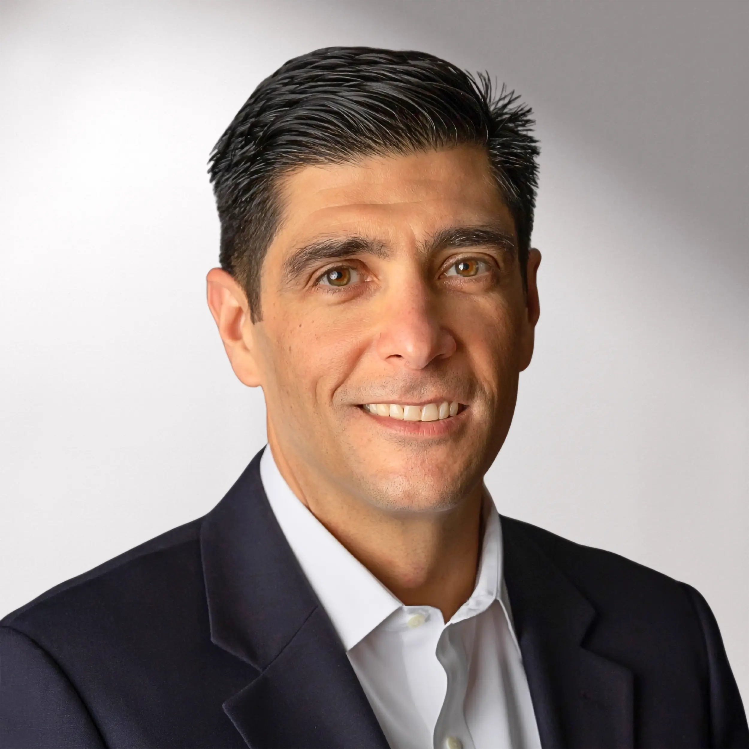 A headshot of Luis Maturana